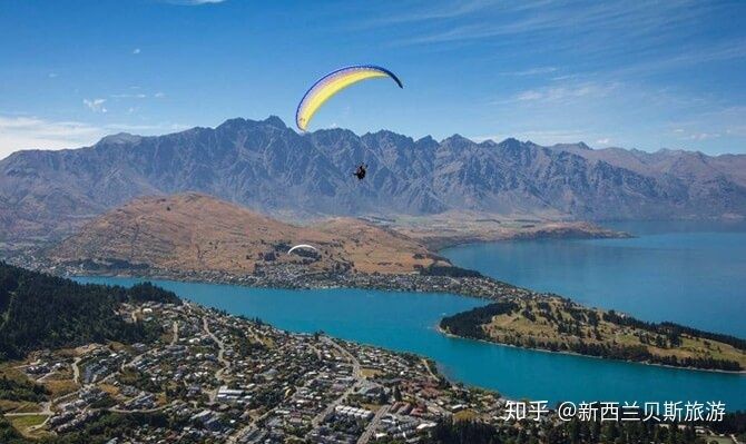 滑翔伞观瓦卡蒂普湖全景